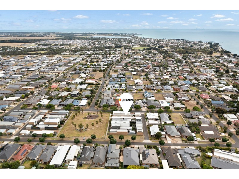 2 Seacrest Walk, St Leonards VIC 3223