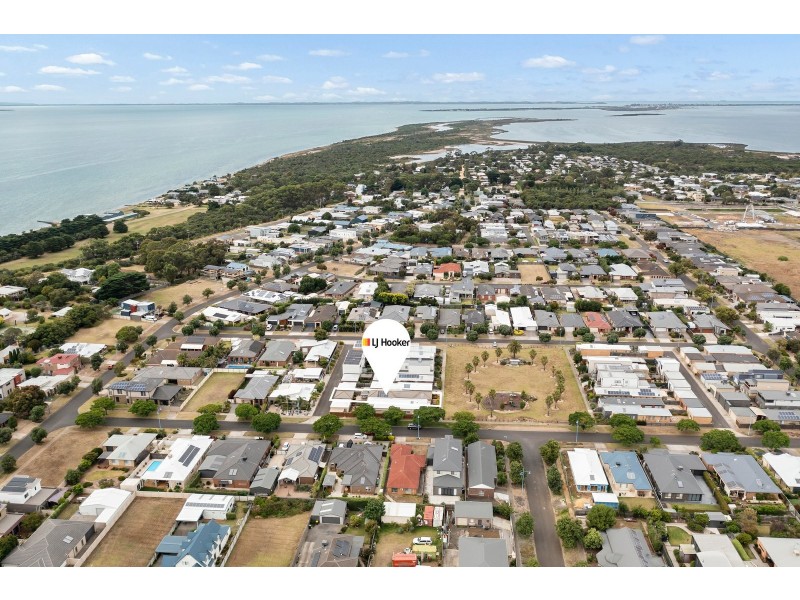 2 Seacrest Walk, St Leonards VIC 3223