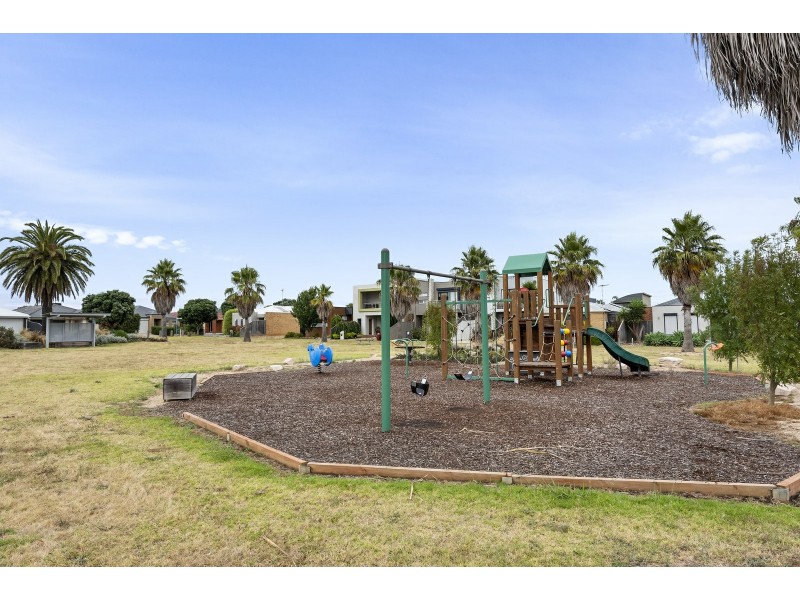 2 Seacrest Walk, St Leonards VIC 3223