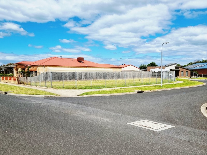 1-2 Coles Close, St Leonards VIC 3223