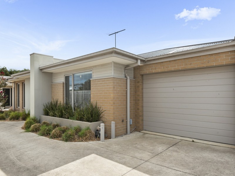 2/10 Hopetoun Street, St Leonards VIC 3223