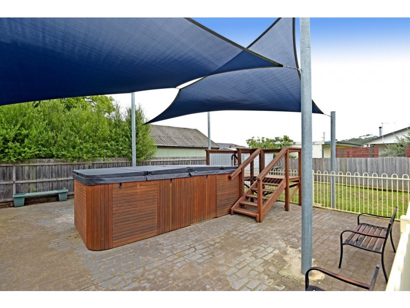 17 Henty Road, St Leonards VIC 3223