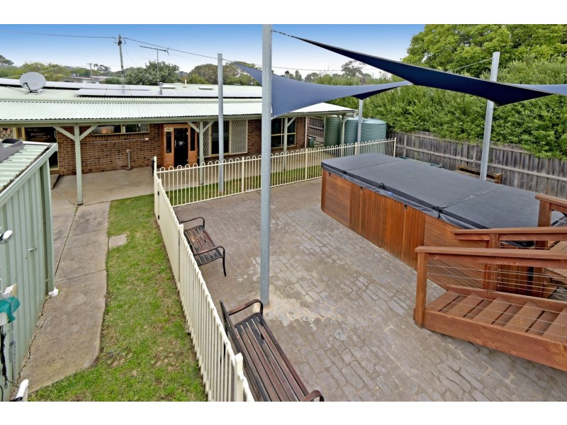 17 Henty Road, St Leonards VIC 3223