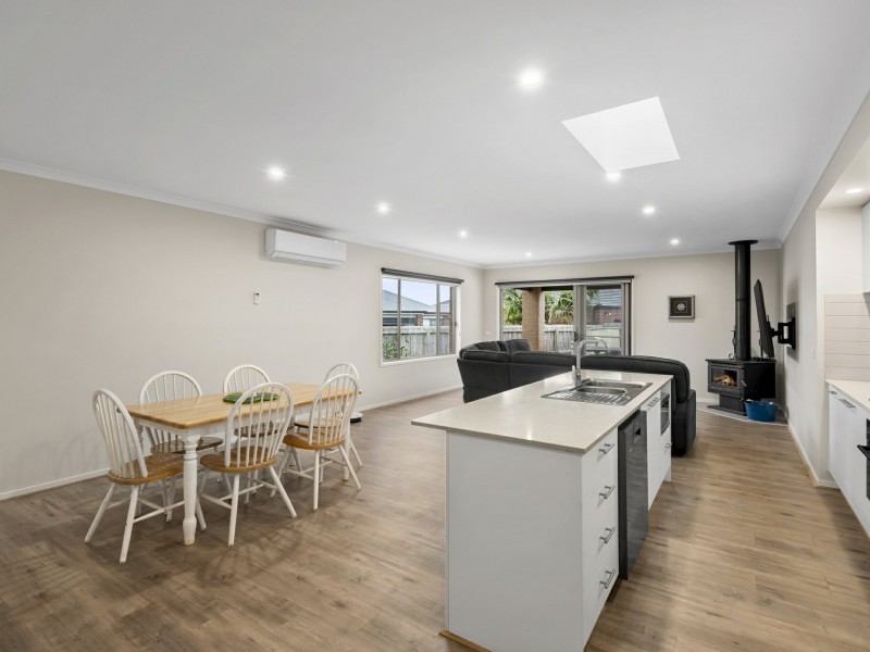 6 Seaspray Court, Indented Head VIC 3223