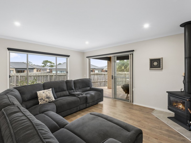 6 Seaspray Court, Indented Head VIC 3223