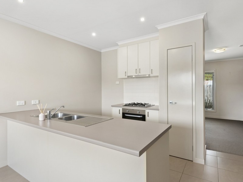 Unit 2/10 Hopetoun Street, St Leonards VIC 3223