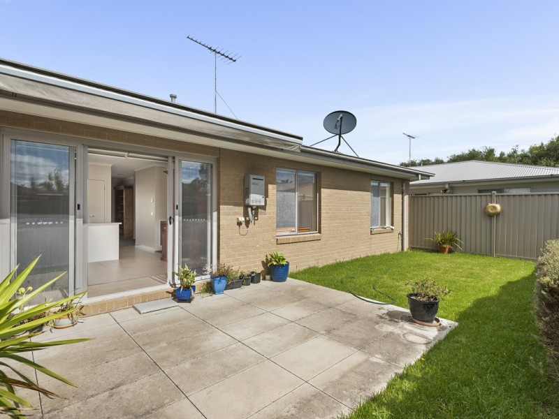 Unit 2/10 Hopetoun Street, St Leonards VIC 3223
