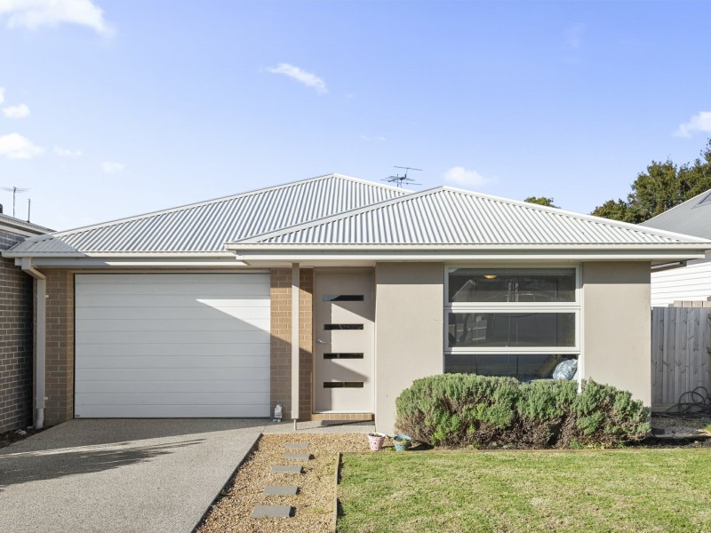 2/437 Ibbotson Street, St Leonards VIC 3223