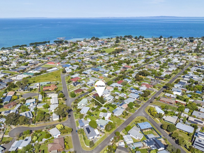 2 Coatsworth Avenue, St Leonards VIC 3223