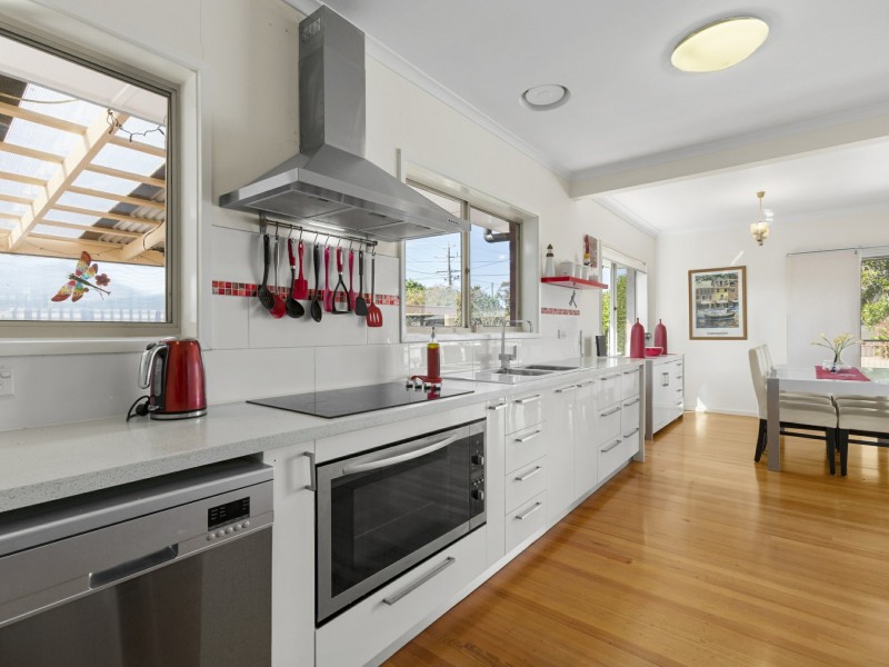 2 Coatsworth Avenue, St Leonards VIC 3223