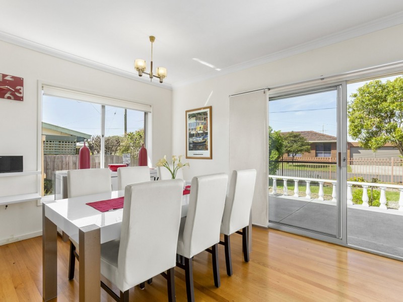 2 Coatsworth Avenue, St Leonards VIC 3223