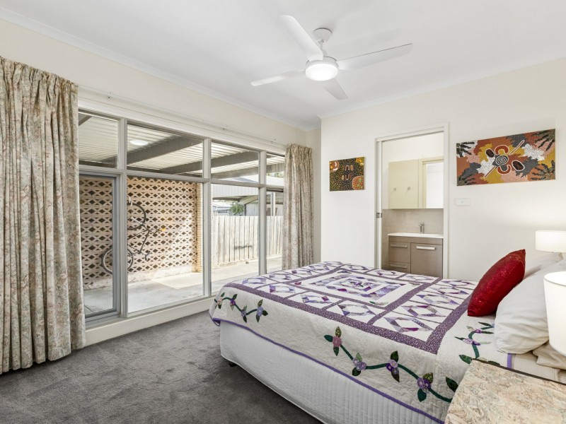 2 Coatsworth Avenue, St Leonards VIC 3223