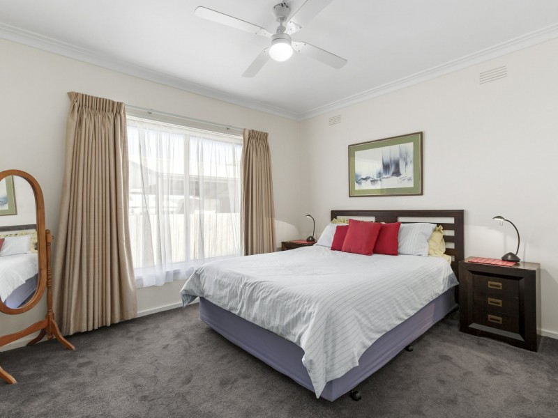 2 Coatsworth Avenue, St Leonards VIC 3223