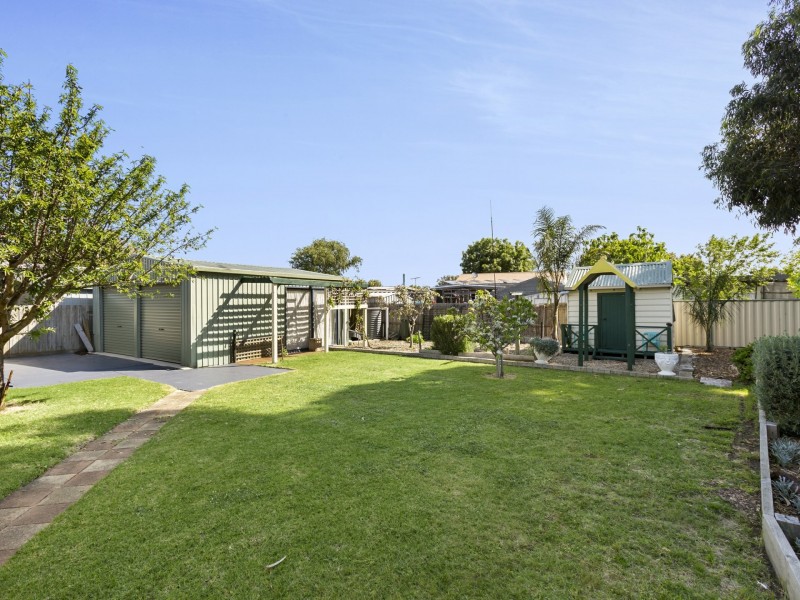 2 Coatsworth Avenue, St Leonards VIC 3223