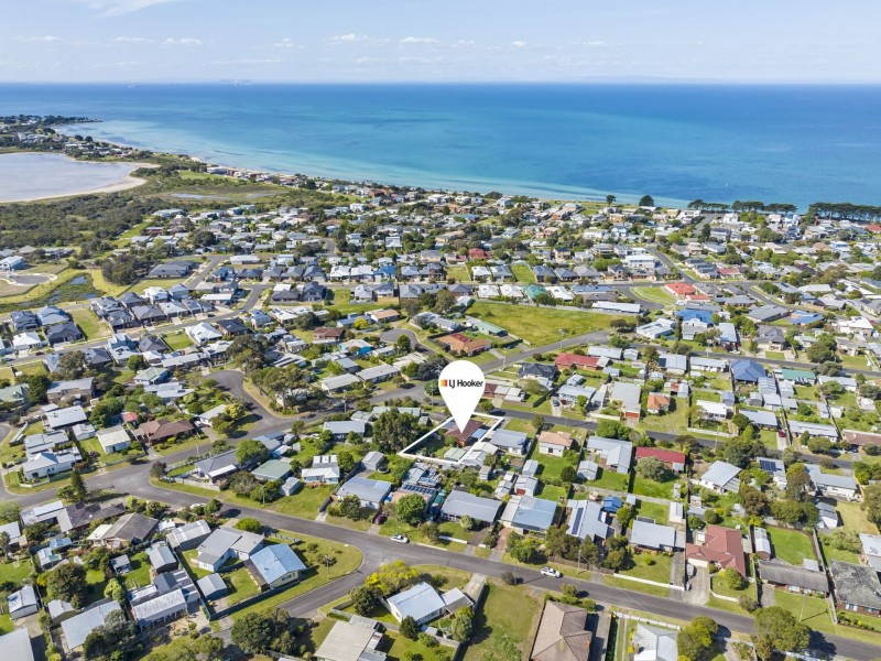 2 Coatsworth Avenue, St Leonards VIC 3223