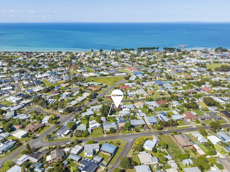 2 Coatsworth Avenue, St Leonards VIC 3223