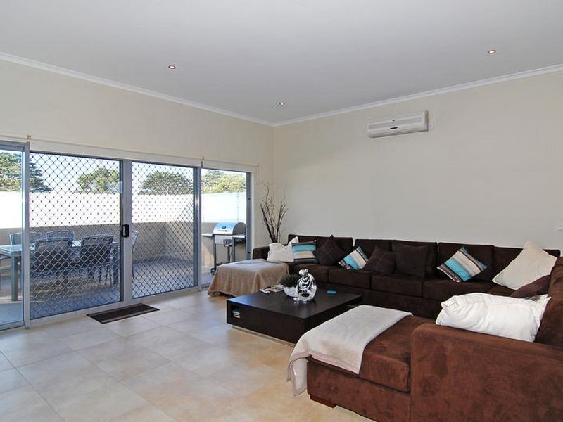 1/27 Bayside Avenue, St Leonards VIC 3223