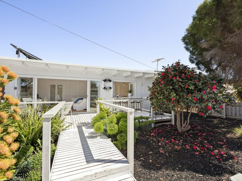 1/6 Narvik Avenue, St Leonards VIC 3223