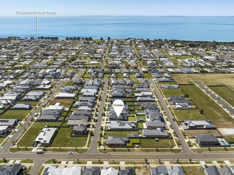 8 Port Deakin Street, St Leonards VIC 3223