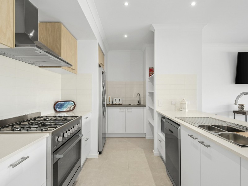 8 Port Deakin Street, St Leonards VIC 3223