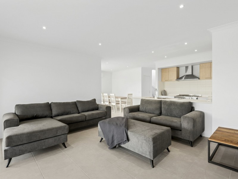 8 Port Deakin Street, St Leonards VIC 3223