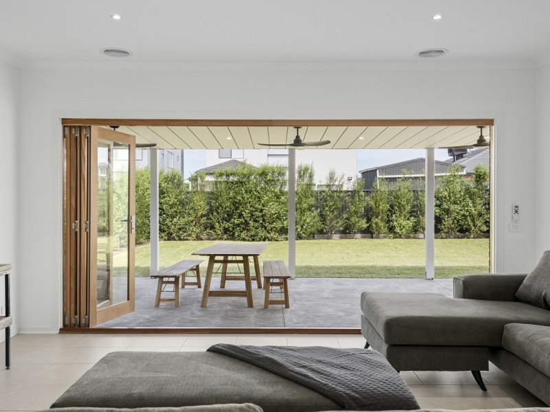 8 Port Deakin Street, St Leonards VIC 3223