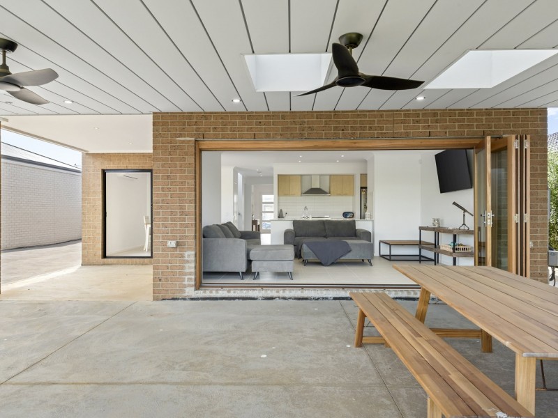 8 Port Deakin Street, St Leonards VIC 3223