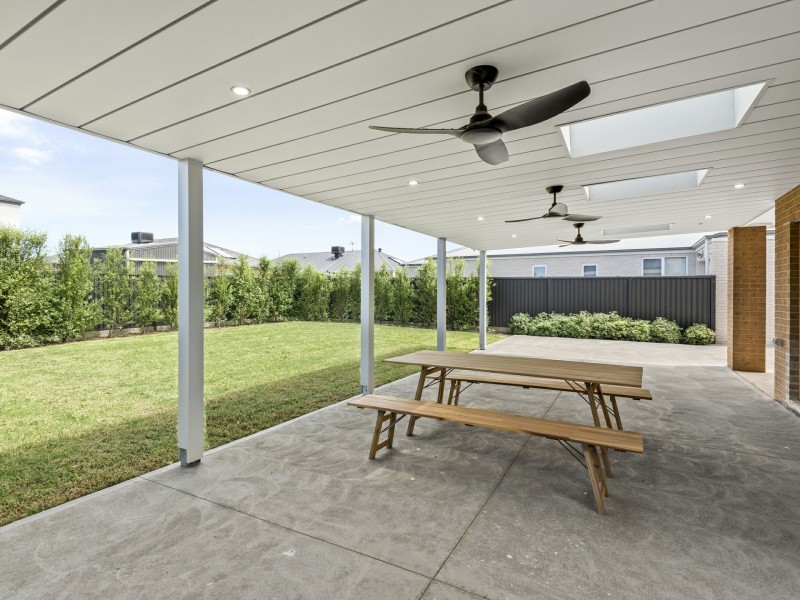 8 Port Deakin Street, St Leonards VIC 3223