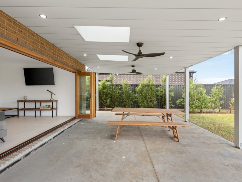 8 Port Deakin Street, St Leonards VIC 3223