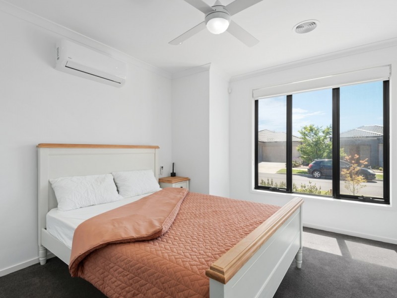 8 Port Deakin Street, St Leonards VIC 3223