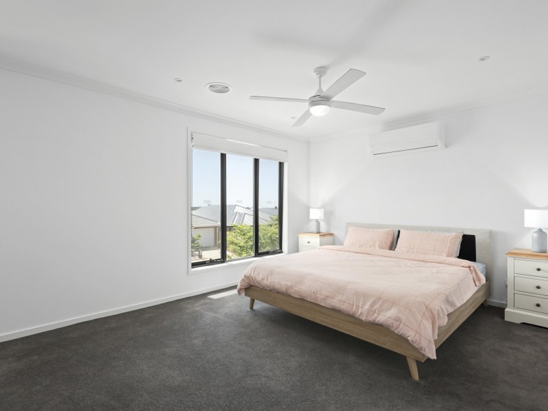 8 Port Deakin Street, St Leonards VIC 3223