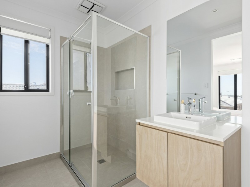 8 Port Deakin Street, St Leonards VIC 3223