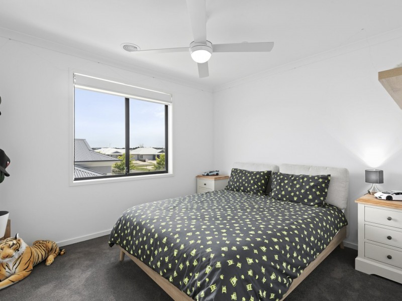 8 Port Deakin Street, St Leonards VIC 3223