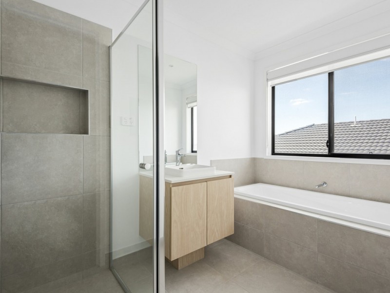 8 Port Deakin Street, St Leonards VIC 3223