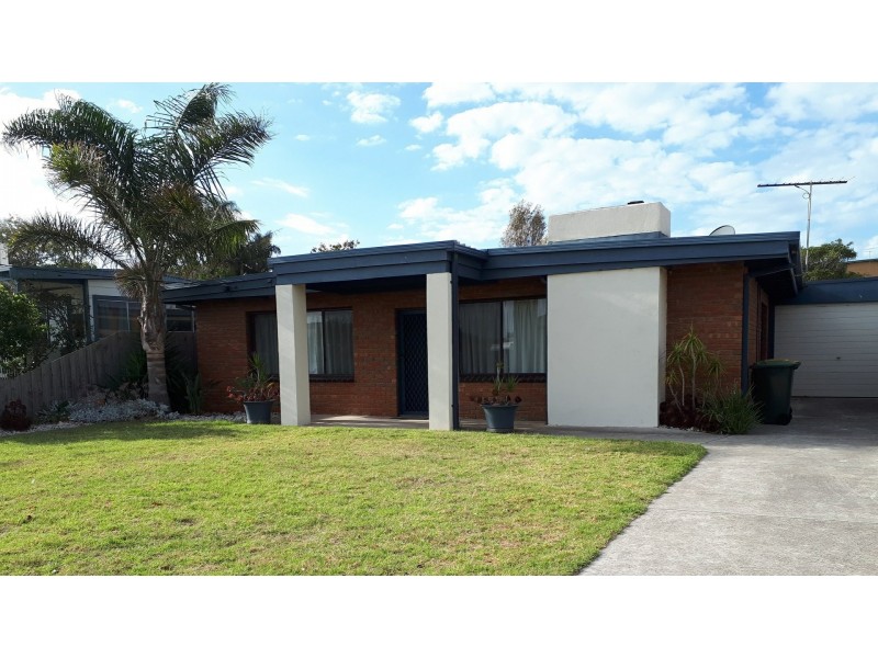 5 First Avenue, St Leonards VIC 3223