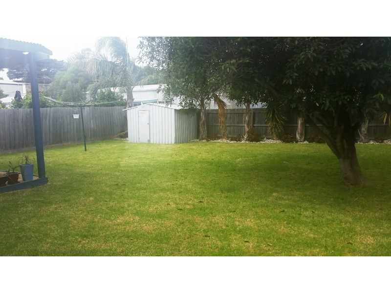 5 First Avenue, St Leonards VIC 3223