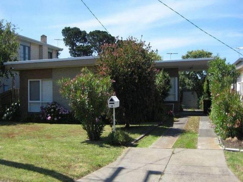 12 Gilbert Street, St Leonards VIC 3223