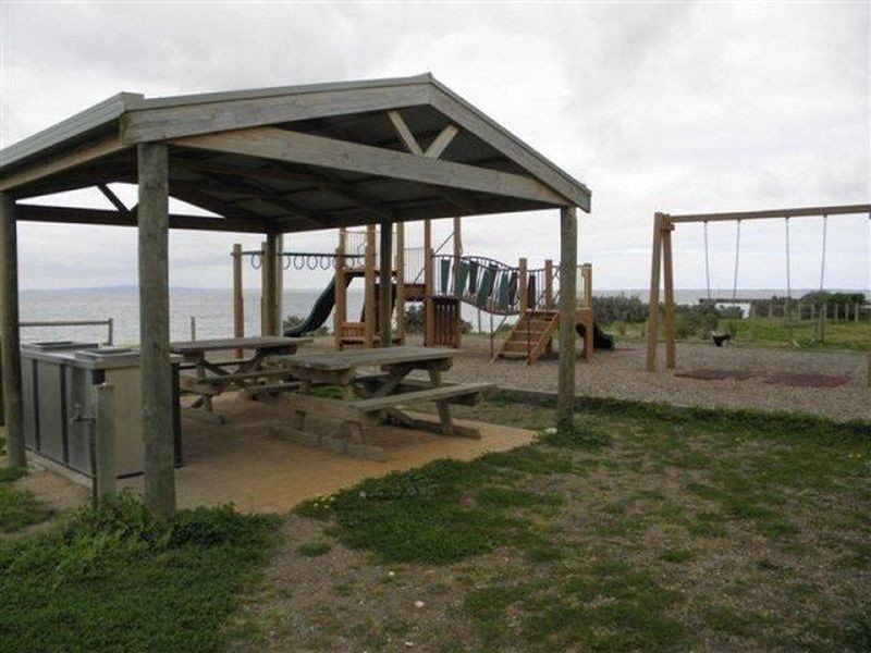 12 Gilbert Street, St Leonards VIC 3223