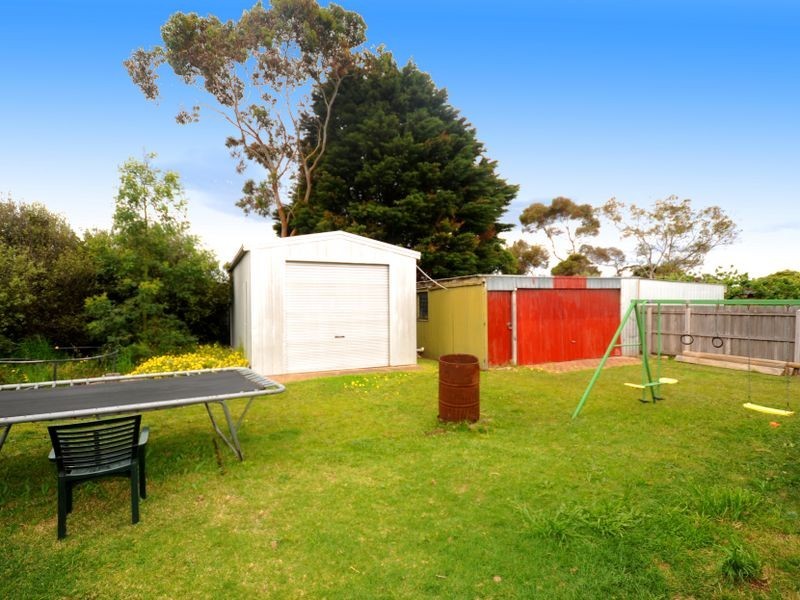 11 Coatsworth Avenue, St Leonards VIC 3223