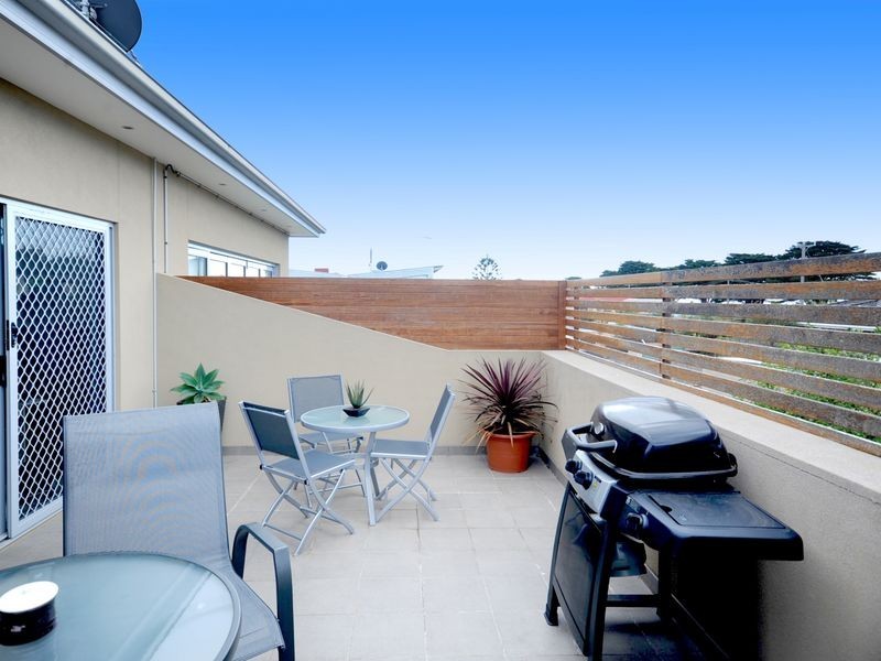Unit 2/27 Bayside Avenue, St Leonards VIC 3223