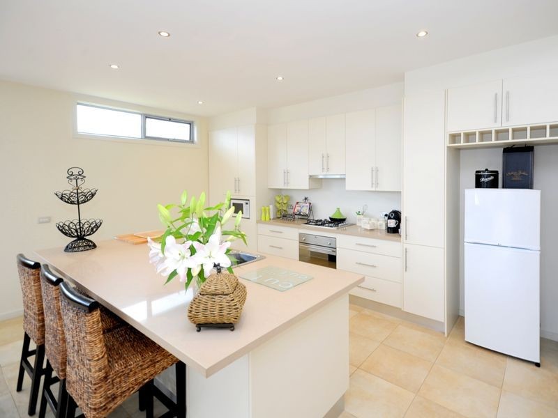 Unit 2/27 Bayside Avenue, St Leonards VIC 3223