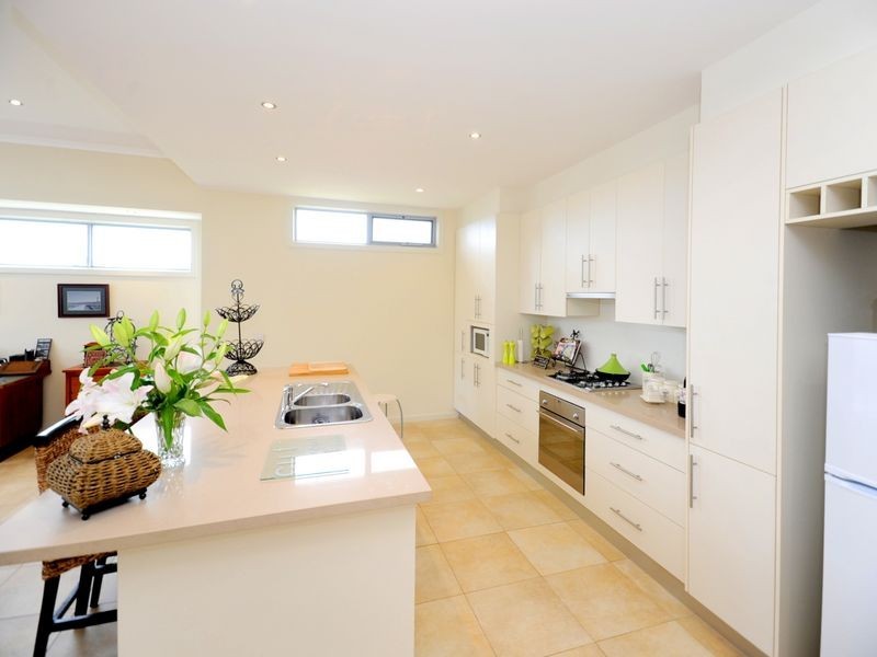 Unit 2/27 Bayside Avenue, St Leonards VIC 3223