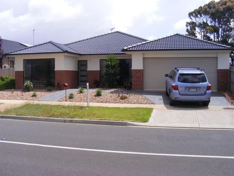100 Pearl Bay Passage, St Leonards VIC 3223