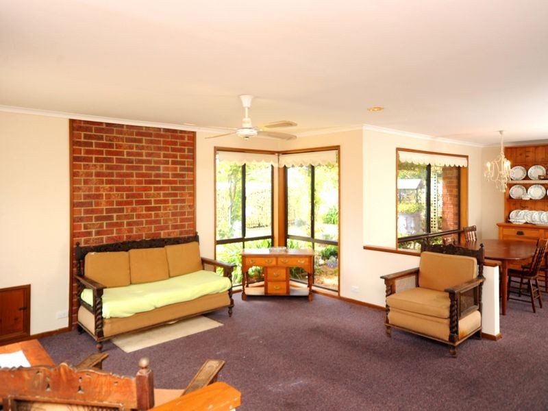24 Thomson Boulevard, St Leonards VIC 3223
