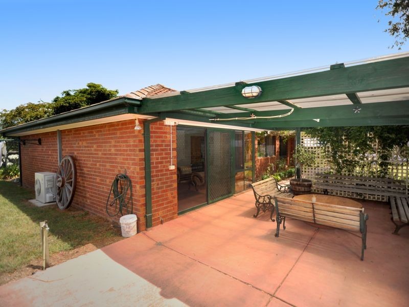 24 Thomson Boulevard, St Leonards VIC 3223