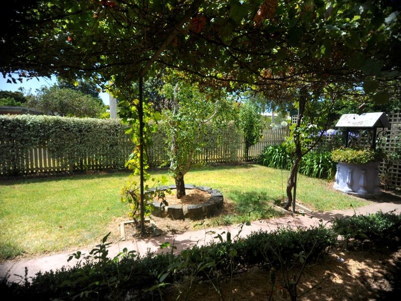 24 Thomson Boulevard, St Leonards VIC 3223