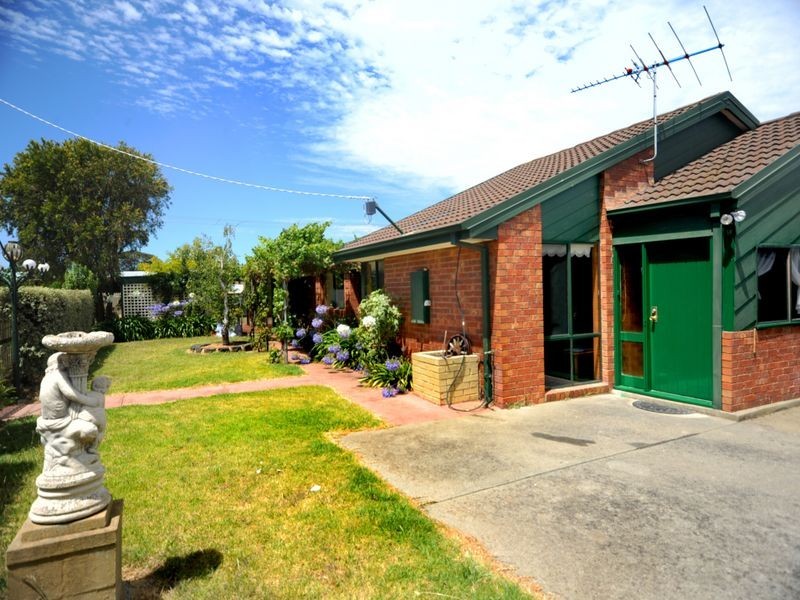 24 Thomson Boulevard, St Leonards VIC 3223