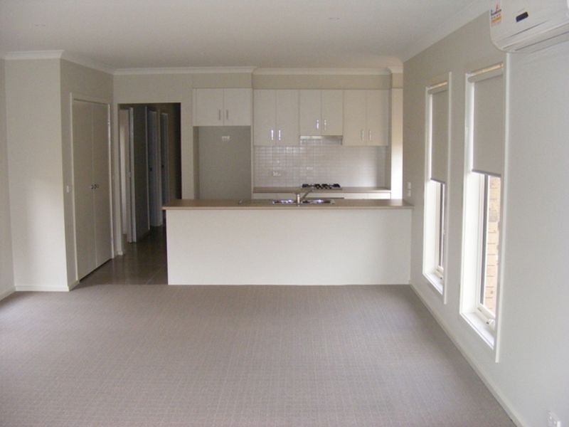 10 Seacrest Walk, St Leonards VIC 3223