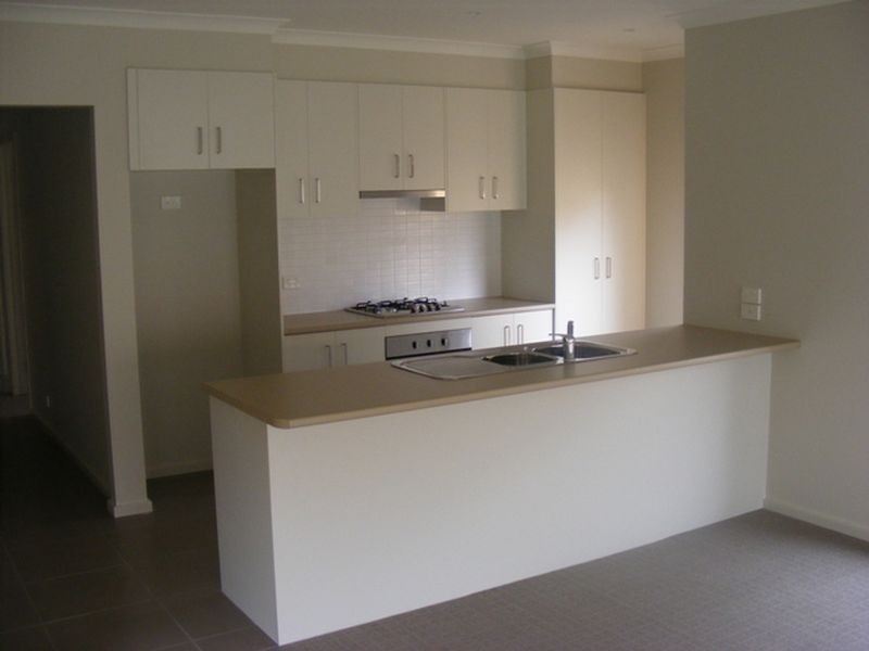 10 Seacrest Walk, St Leonards VIC 3223