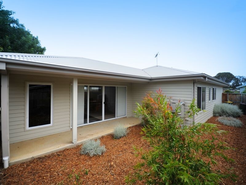 1/12 Ward Street, St Leonards VIC 3223